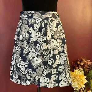 Banana Republic Floral Women’s 8 Above Knee Black Gray White Skirt